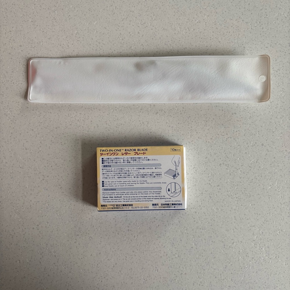 Pivot Point Designer Razor with Blades - Picture 2 of 2